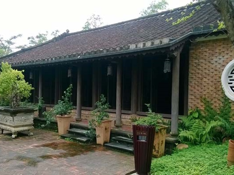 Nhà thờ họ và đình làng được giữ gìn cẩn thận